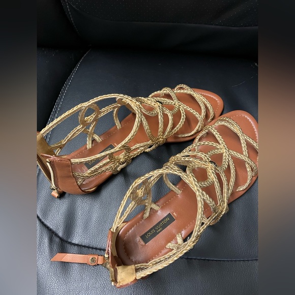 LV sandals - Picture 3 of 4